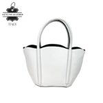 Bolso de Mano Compacto en Piel Italiana con Asa Larga de Cadena y Neceser Extra para Mujer - Imagen 5