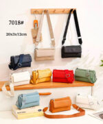 Bolsito Sintético de Mujer con Tira Bandolera, Multicompartimentos y Espacio para tarjetas - Imagen 2