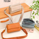 Bolsito Sintético de Mujer con Tira Bandolera, Multicompartimentos y Espacio para tarjetas