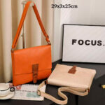 Bolso de Hombro Universitario con Asa Larga Ajustable, Solapa y Práctico Diseño para Mujer