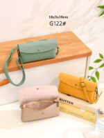 Cartera Sintética de Mujer con Espacio para Tarjetas Trasero y Tira Bandolera Ajustable y Extraíble-Principal- Mayorista España