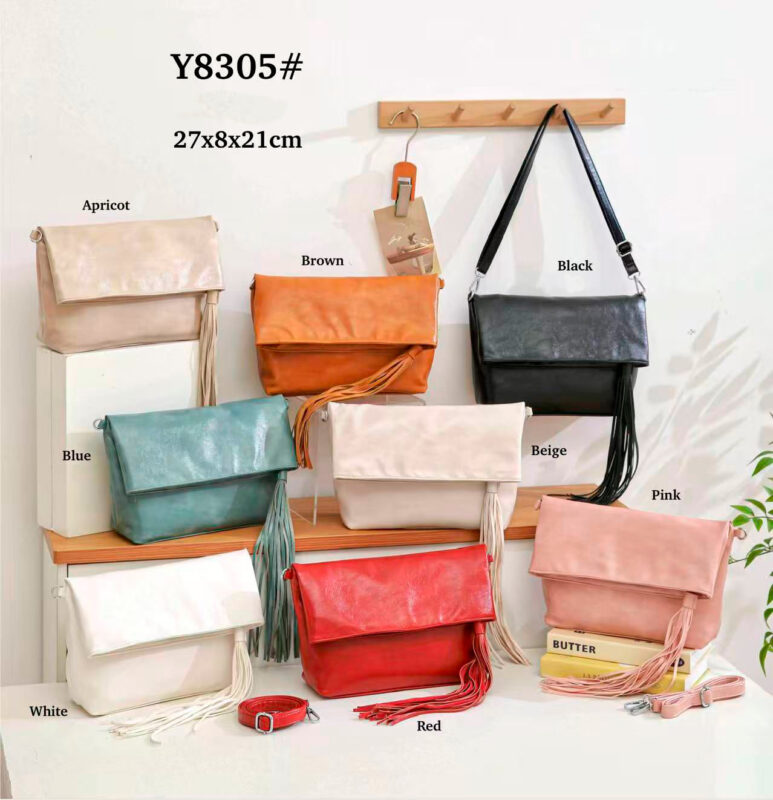 Bolso Bandolera Sintético con Bolsillos Exteriores y Flecos en la Cremallera de la Solapa para Mujer-All- Mayorista España
