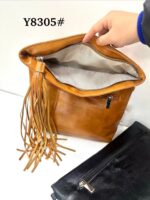 Bolso Bandolera Sintético con Bolsillos Exteriores y Flecos en la Cremallera de la Solapa para Mujer - Imagen 3