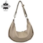 Bolso de Hombro en Piel Italiana con Diseño Medialuna, Bolsillo Trasero y Gran Capacidad Mujer - Imagen 10