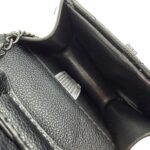 Bolsito Bandolera Compacto Sintético de Mujer con Solapa de Giro y Asa de Cadena - Imagen 5