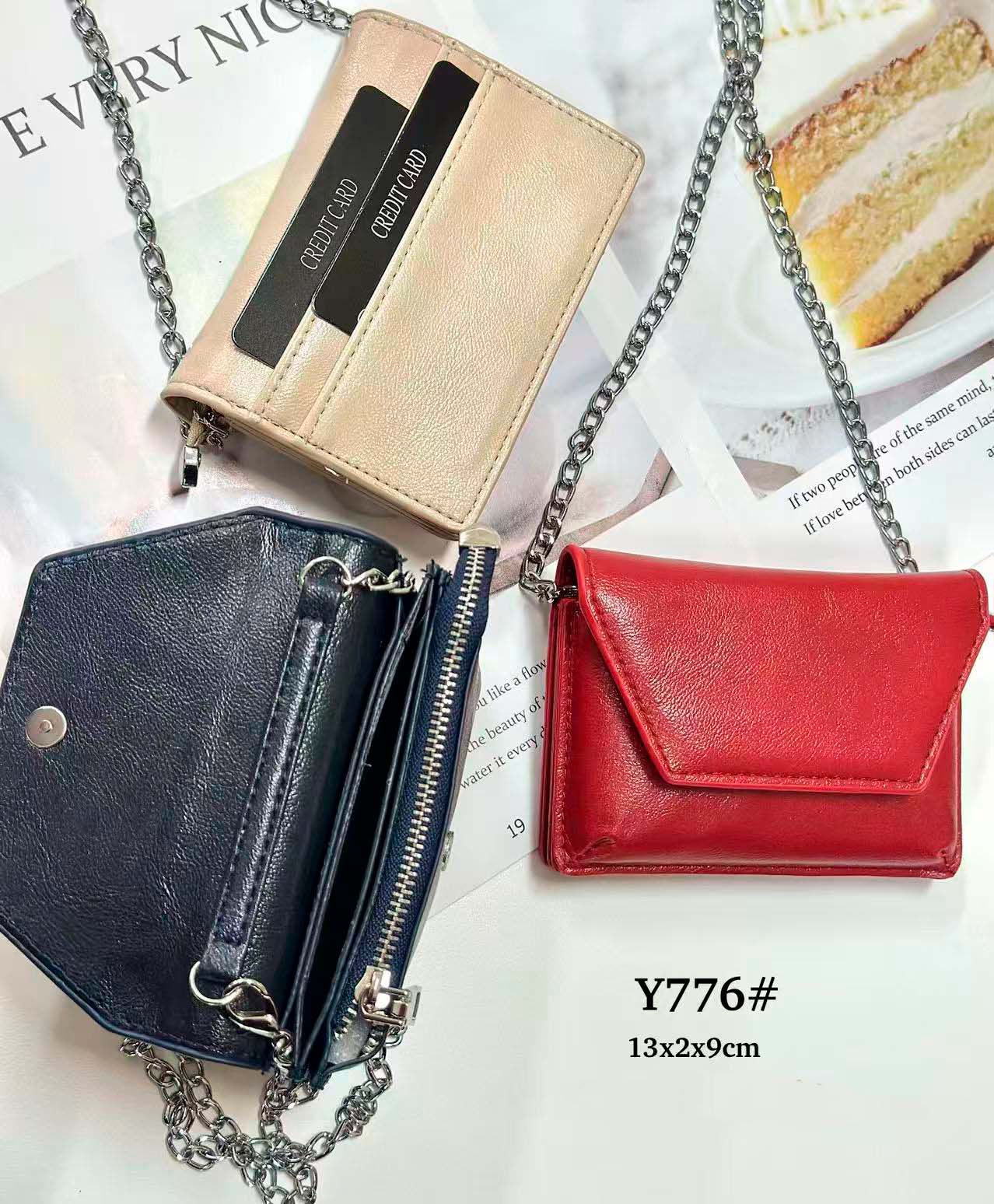 CGY776-Principal Monedero Sintético y Compacto de Mujer con Espacio para Tarjetas y Asa de Cadena - Imagen 1