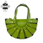 Bolso de Mano en Piel Italiana con Diseño Original, Tachuelas y Asa Larga de Cadena para Mujer - Imagen 10