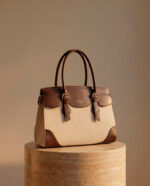 Bolso de Hombro Sintético Bicolor Diana & Co para Mujer con Botones Laterales y Gran Calidad