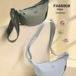 Riñonera Compacta en Tela Nylon para Mujer con Cremallera y Compartimentos Internos