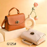 Bolso de Mano Sintético de Mujer con Tira Bandolera, Tachuelas Decorativas y Solapa de Giro