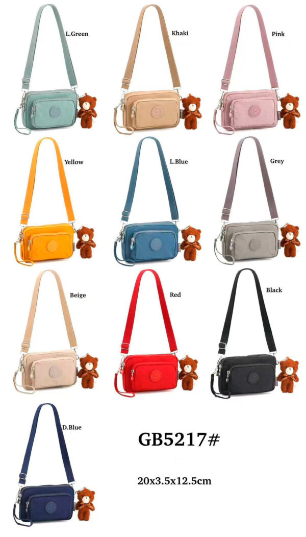 Bolsito Bandolera de Mujer en Nylon con Osito Decorativo, Bolsillo Frontal y Asa Corta Extraíble - Imagen 2