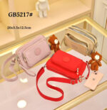 Bolsito Bandolera de Mujer en Nylon con Osito Decorativo, Bolsillo Frontal y Asa Corta Extraíble