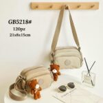 Bolso Bandolera en Nylon para Mujer con Osito Decorativo y Multicompartimentos con Cremallera