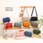 Bolsito Bandolera en Nylon con Osito Decorativo y 4 Bolsillos con Cremallera para Mujer - Imagen 2