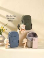 Bolso Portamovil en Nylon con Osito Decorativo y Compartimento Frontal para Mujer