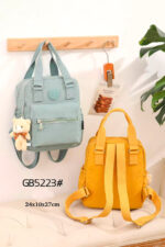 Mochila en Tela Nylon con Osito Decorativo y Compartimentos Exteriores para Mujer