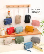 Monedero en Tela Nylon con Asa Corta Extraíble y 3 Bolsillos con Cierre de Cremallera para Mujer - Imagen 2