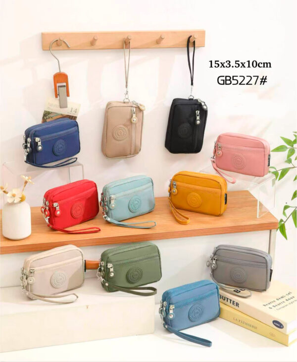 Monedero en Tela Nylon con Asa Corta Extraíble y 3 Bolsillos con Cierre de Cremallera para Mujer - Imagen 2