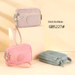 Monedero en Tela Nylon con Asa Corta Extraíble y 3 Bolsillos con Cierre de Cremallera para Mujer