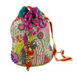 Bolso de Hombro Artesanal en Algodón con Muchos Detalles Decorativos y Diseño Único para Mujer