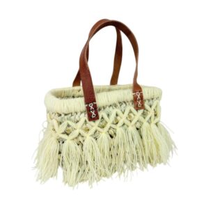 Compacta Cesta de Rafia Artesanal Rígida con Flecos y Tachuelas Doradas para Mujer-Front - Mayorista España