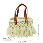 Compacta Cesta de Rafia Artesanal Rígida con Flecos y Tachuelas Doradas para Mujer - Mayorista España