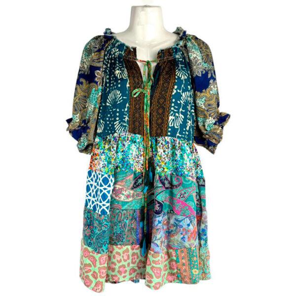 Vestido Corto Artesanal de Mujer en Seda con Escote y Nudo con Cuerdas por Delante - Imagen 2