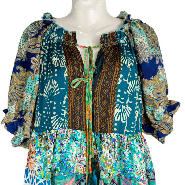 Vestido Corto Artesanal de Mujer en Seda con Escote y Nudo con Cuerdas por Delante - Imagen 4