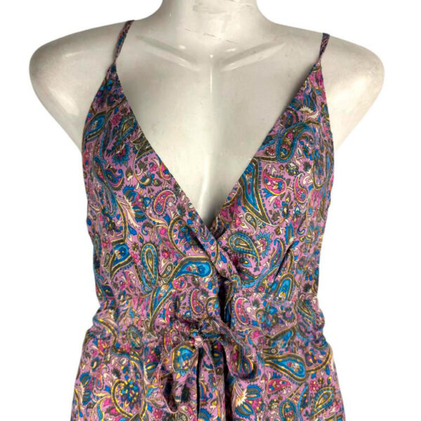 Vestido Corto Artesanal de Seda para Mujer con Espalda Fruncida y Cuello en V - Imagen 4