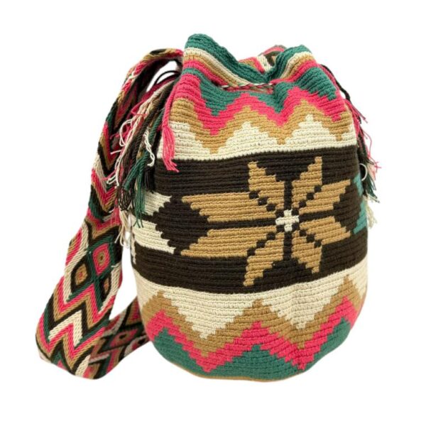 Bolso Mochila Wayuu Colombia Grande Artesanal con Diseño Multicolor Exclusivo - Imagen 11