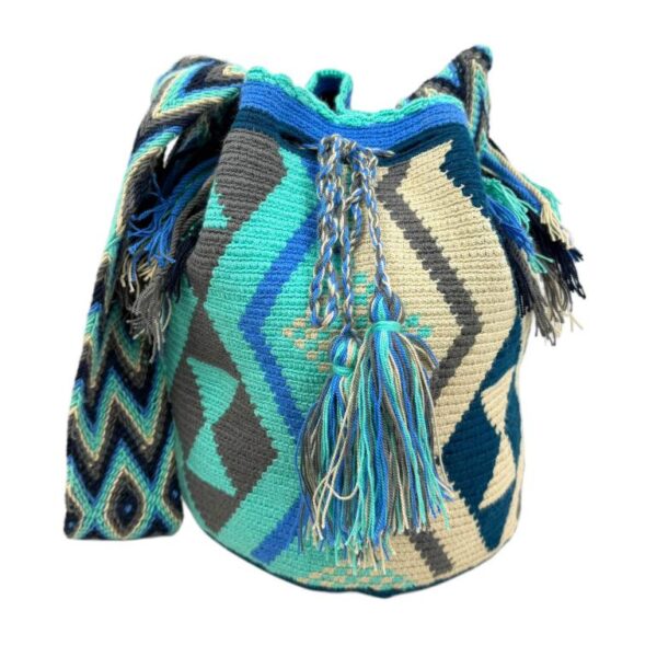 Bolso Mochila Wayuu Colombia Grande Artesanal con Diseño Multicolor Exclusivo - Imagen 13