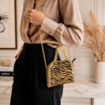 Bolso de Piel Italiana con Diseño Animal Print y Cadena Dorada para Mujer-Principal- Mayorista España