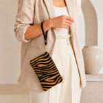 Cartera en Piel Italiana con Pelito, Diseño Animal Print, Cremallera y Asa Corta Extraíble para Mujer-Principal- Mayorista España