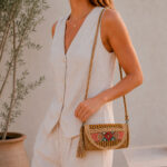 Bolso Bandolera Artesanal en Yute con Bordados, Diseño Exclusivo y Gran Calidad para Mujer