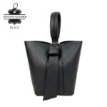 Bolso Tipo Cubo de Piel Italiana con Lazo Decorativo y Bolso Interior para Mujer - Imagen 5