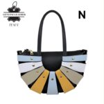 Bolso de Mano en Piel Italiana con Diseño Original y Tachuelas Decorativas para Mujer - Imagen 5