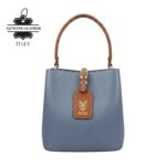 Bolso de Mano Bucket en Piel para Mujer con Frontal Decorativo y Compartimento Trasero - Imagen 14