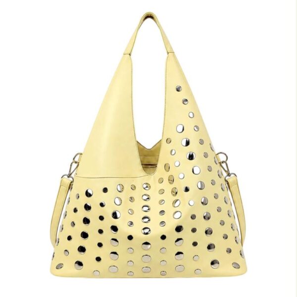 Bolso de Hombro Sintético con Tachuelas Decorativas Frontales y Compartimentos Exteriores - Imagen 9