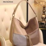 Amplio Bolso de Hombro Sintético Multicolor tipo Hobo con Bolsillos Exteriores para Mujer
