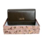 Cartera Sintética Coveri Collection con Diseño Trenzado, Solapa y Caja para Mujer - Imagen 3