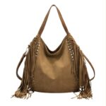 Amplio Bolso de Hombro Sintético tipo Hobo con Flecos y Tachuelas Decorativas para Mujer - Imagen 2