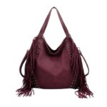 Amplio Bolso de Hombro Sintético tipo Hobo con Flecos y Tachuelas Decorativas para Mujer - Imagen 7