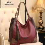Bolso de Hombro Sintético Tricolor tipo Hobo con 2 Asas y Decoración Frontal para Mujer