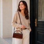 Bolso de Mano Sintético Regina Schrecker con Click y Compartimentos Internos para Mujer - Imagen 2