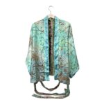 Kimono Reversible Corto de Seda para Mujer con Diseño Exclusivo y Talla Única - Imagen 5