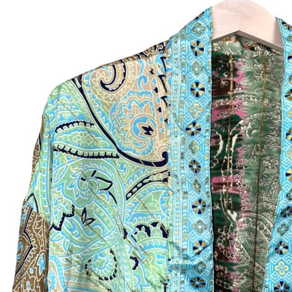 Kimono Reversible Corto de Seda para Mujer con Diseño Exclusivo y Talla Única - Imagen 7