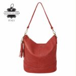 Bolso de Hombro en Piel con Bolsillo Trasero, Enganche Dorado y Asa Larga Mujer