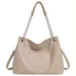 Bolso de Hombro Sintético Hobo con Estampado Frontal D.C. y 2 Asas Ajustables de Cadena - Imagen 9