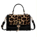 Bolso de Mano Sintético tipo Charol con Solapa Animal Print y Tachuelas Decorativas Mujer - Imagen 2