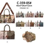 Amplio Bolso Sintético de Deporte/Viaje con Diseño Muñeca y Tarjetero Extra para Mujer